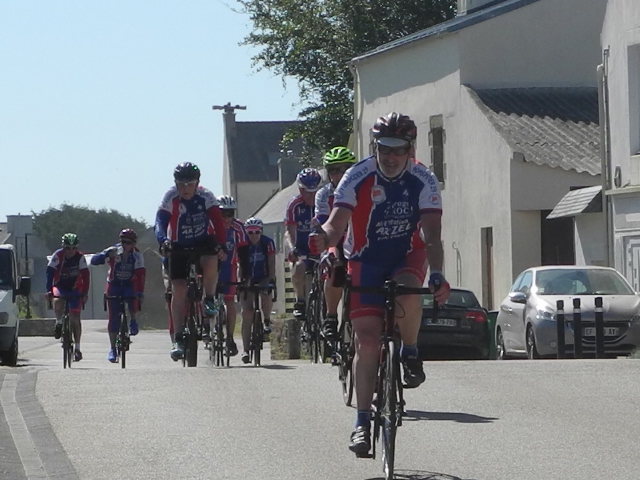 LUNDI 1er JUIN 2020  - 12 CYCLOS ONT ROULE SUR LE CIRCUIT. 9 EN GROUPE.