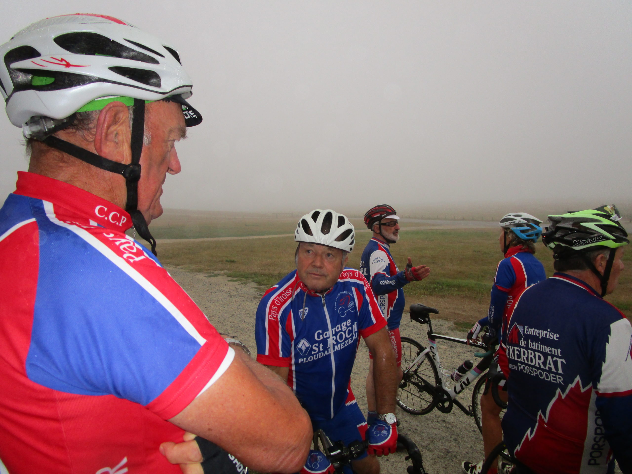 MERCREDI 12 AOUT 2020  - 21 cyclos à l'entrainement - Gouttes de pluie orageuse au départ et brouillard dense.