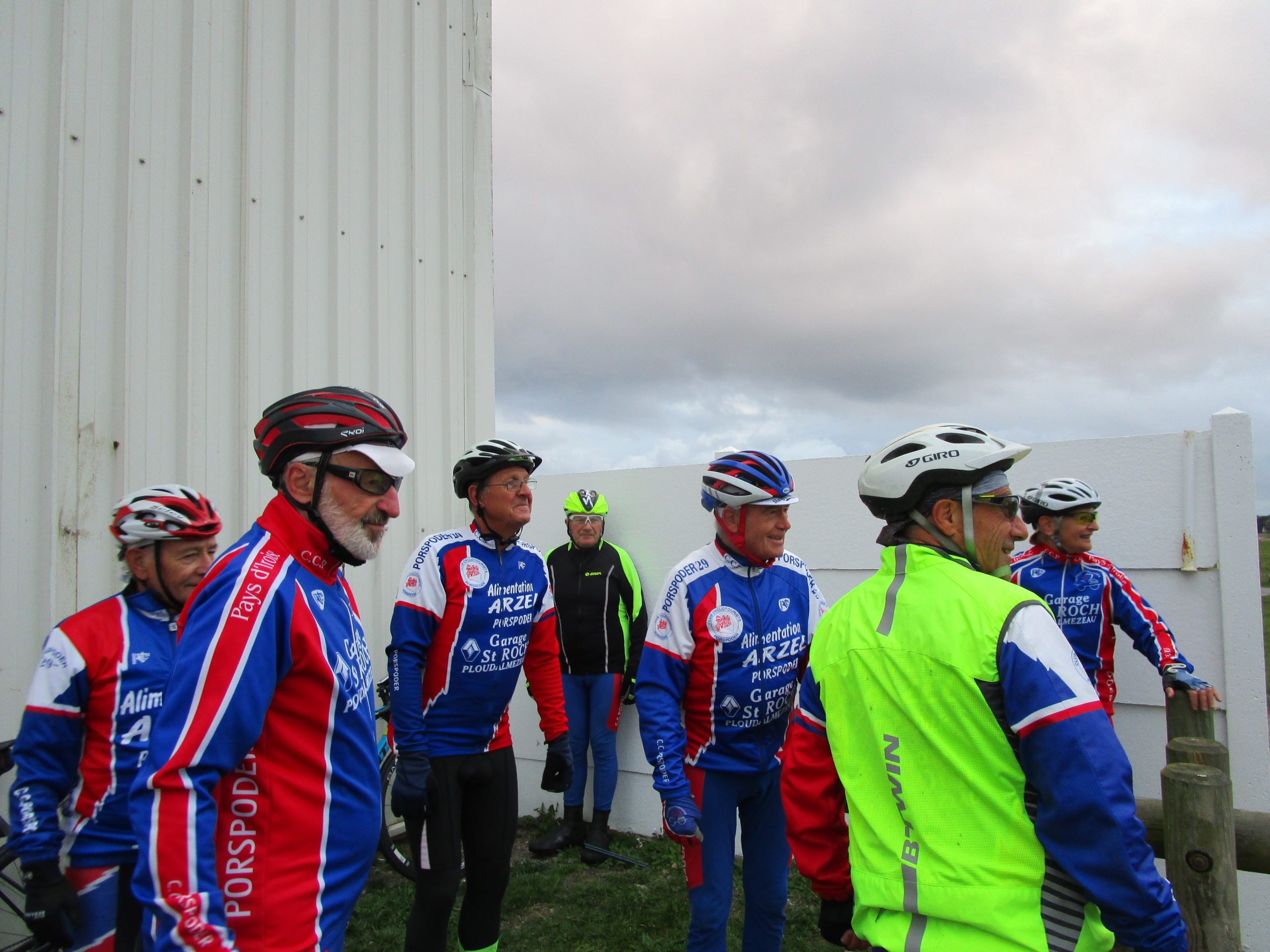 MERCREDI 14 OCTOBRE  - 19 cyclos sur le circuit par un temps couvert, vent modéré et grosse averse sur fin d'entrainement.