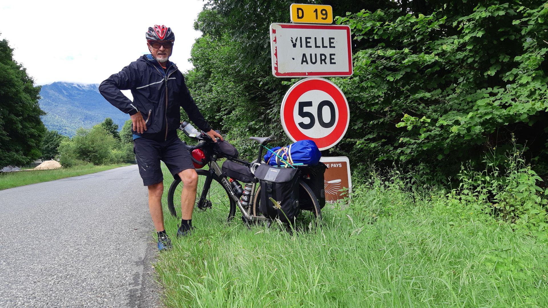 Chapeau Jean-Pierre pour ton super périple de 1015 Kms "De Porspo. à Vielle Aure" dans les Hautes Pyrénées.
